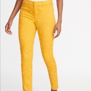 Old Navy Pixie Yellow Floral Ankle Pants - Size 16